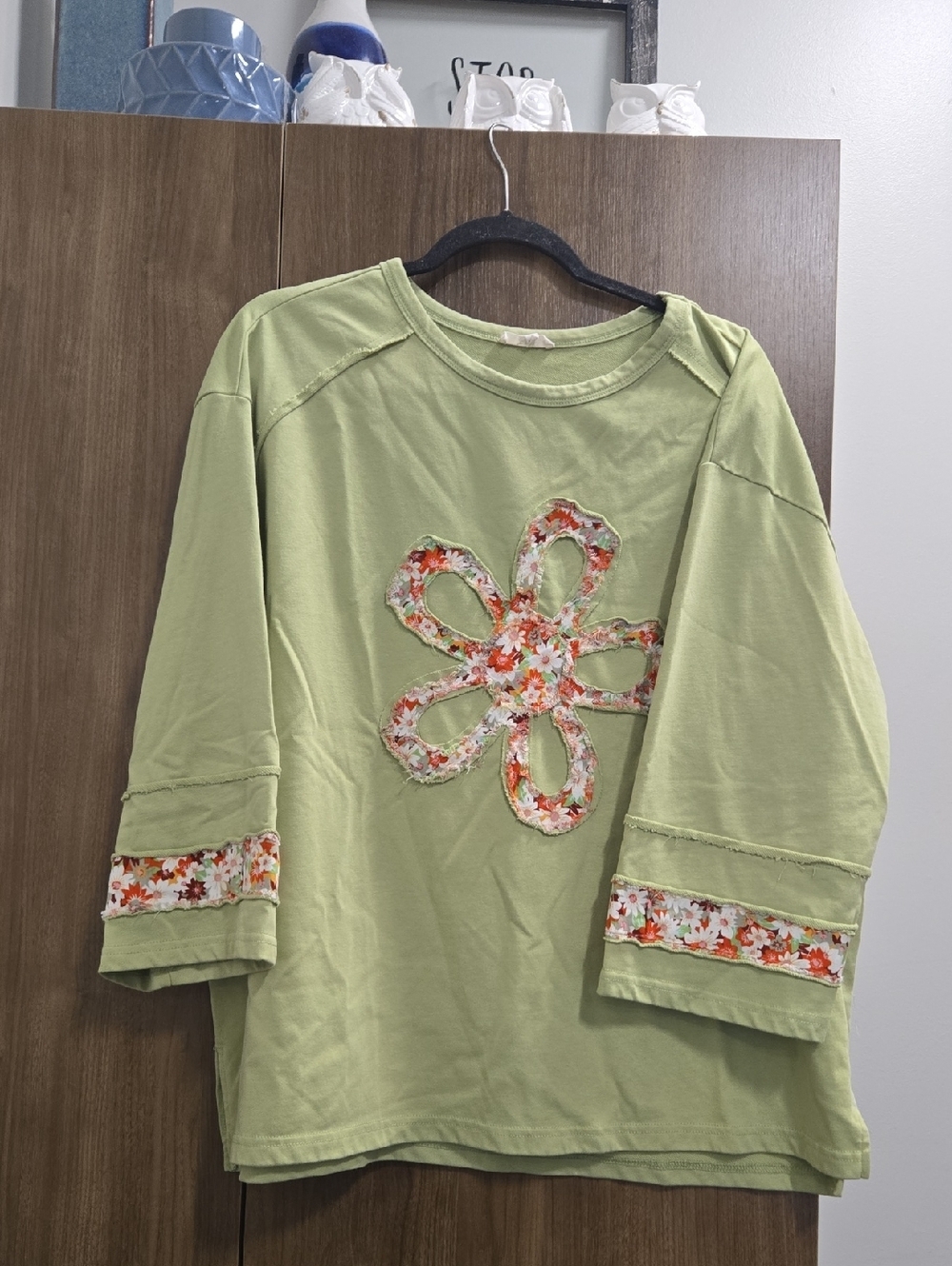 EASEL-'Meadow Top' Patchwork Flower Applique Sweatshirt in Pistachio-Size Large - Picture 4 of 16